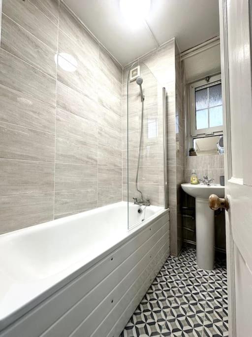 Quirky 3 Bedroom Flat In Shoreditch 伦敦 外观 照片